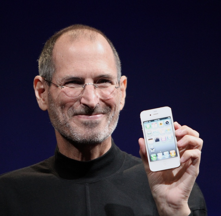 2010. Steve Jobs presenta iPhone 4